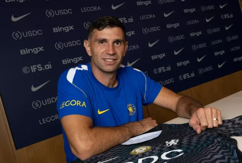 Emi Martinez makes surprise Chelsea shirt-number switch