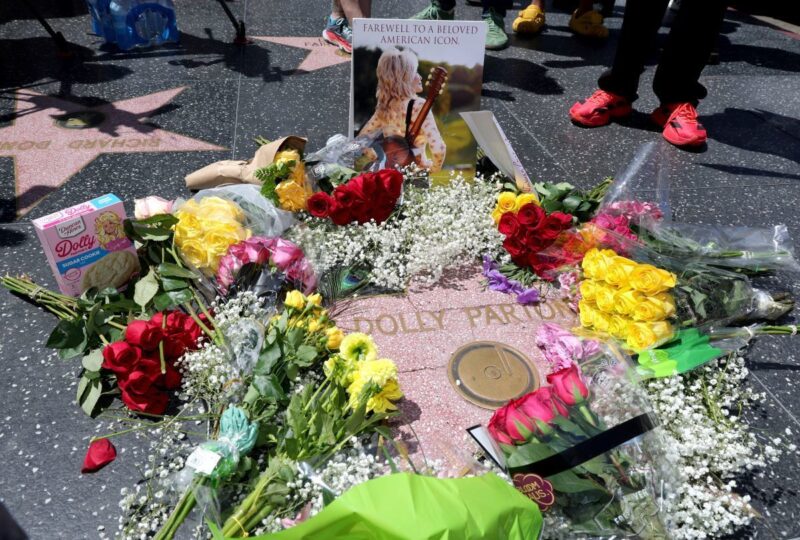 Mom, daughters try to honor Dolly Parton but discover her Hollywood star was vandalized