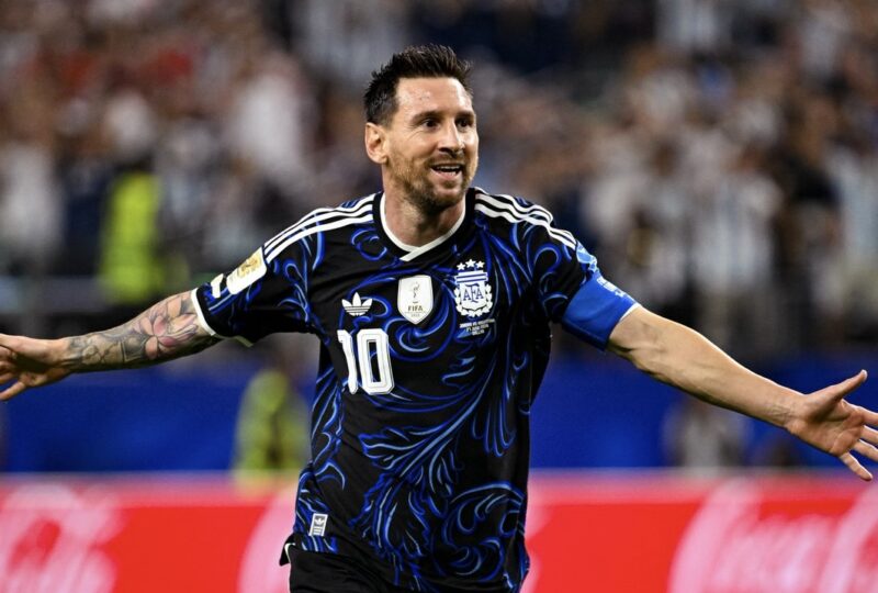 There Is No One Like Him  –Romero Backs Messi For Ballon d’Or