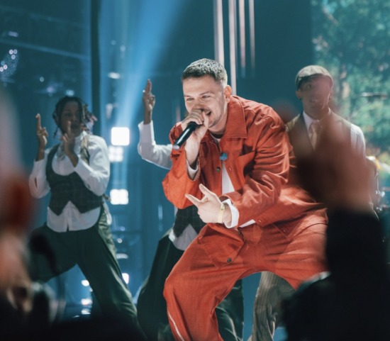 Christian rapper Hulvey cancels sold-out concert over pornographic images on display at venue: 'I stand for Jesus'