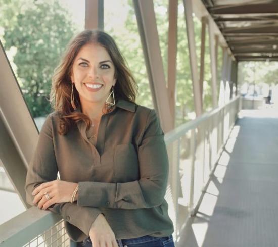 Kidnapped by her father at 7, Lauren Burns shares story of rescue, redemption